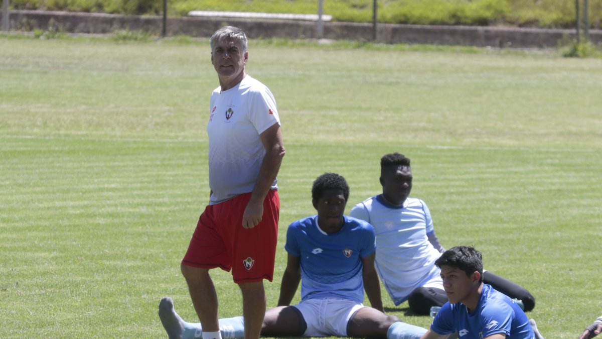 El argentino Marcelo Zuleta buscará evitar el descenso de El Nacional a la Serie B.
