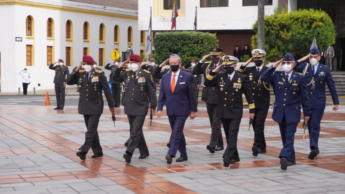 Ceremonia. En el Ministerio de Defensa se cumplió la presentación de los nuevos comandantes de las Fuerzas Armadas.