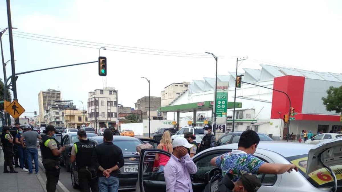 Uno de los operativos que se realizan en Guayaquil por el incremento de la inseguridad.