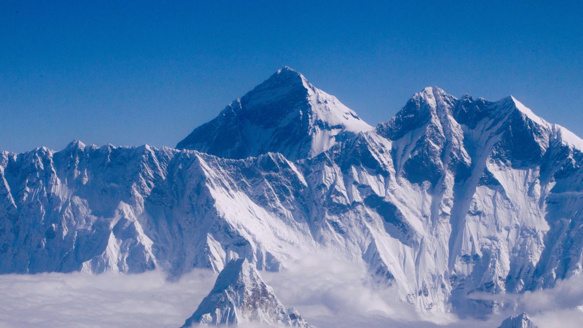 La medición oficial queda fijada en 8.848,86 metros, tras el pacto entre China y Nepal, lo que pone fin a años de debate.