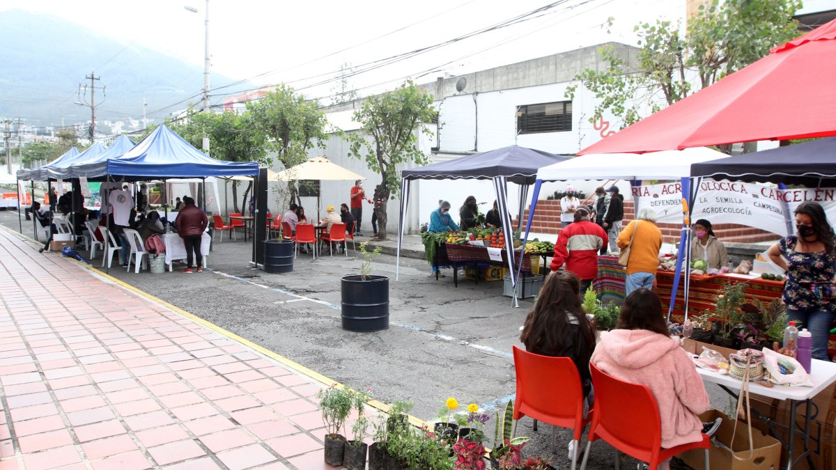 Una feria de productos orgánicos y el cierre de un tramo de la vía se realizó el fin de semana como parte del proyecto de socialización en el sector.