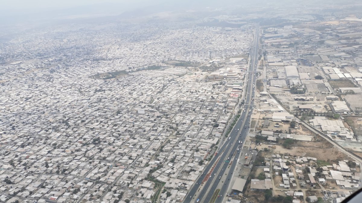 Una vista aérea de vía a la costa, hacia donde apunta hoy el nuevo aeropuerto.