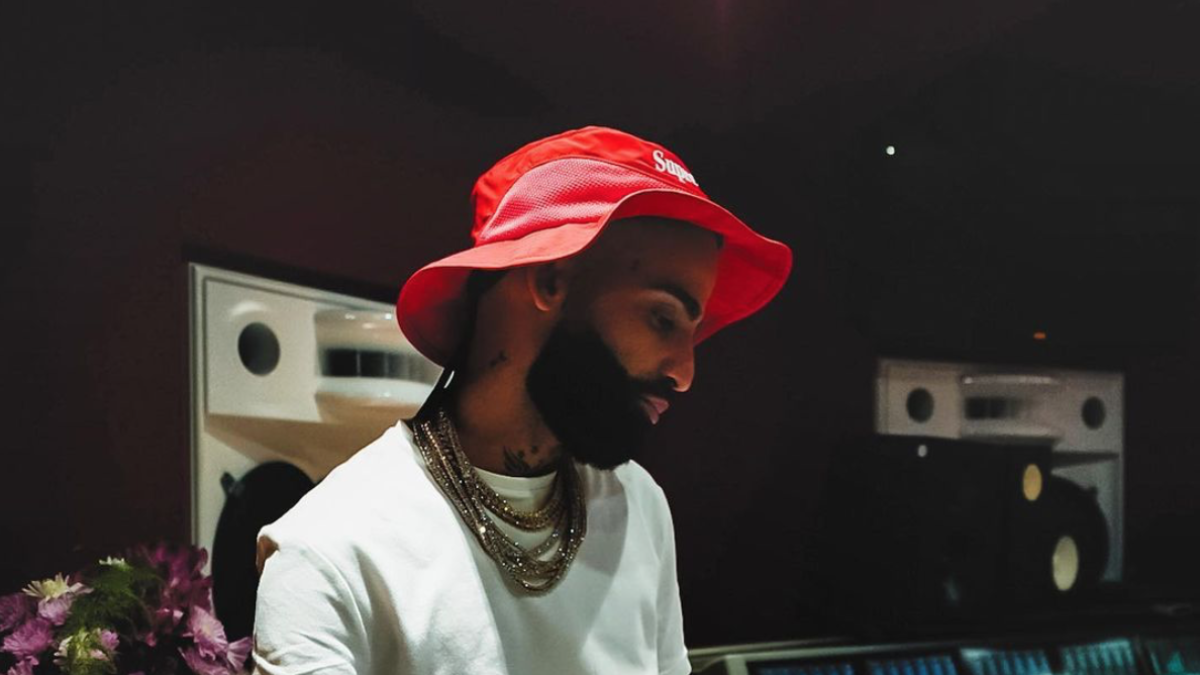 Es estadounidense de origen puertorriqueño y dominicano.​