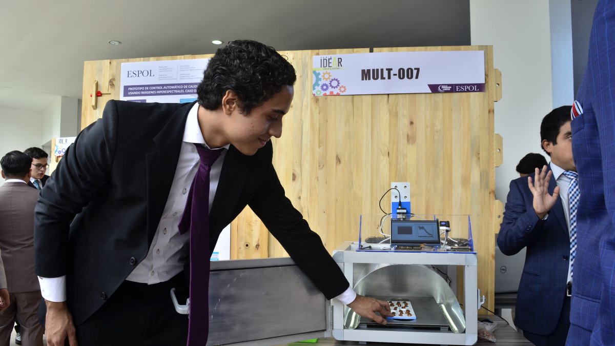 Estudiantes de la Espol en la presentación de proyectos que nacen año a año.



FEBRERO Guayaquil-Ecuador

Agencia (ag-expreso)