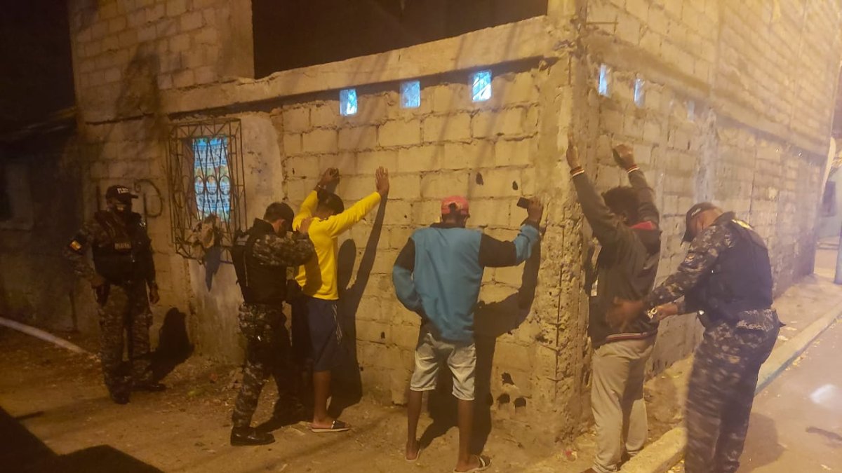 La policía nacional realiza operativos en diferentes puntos del Ecuador, para desarticular organizaciones delictivas.