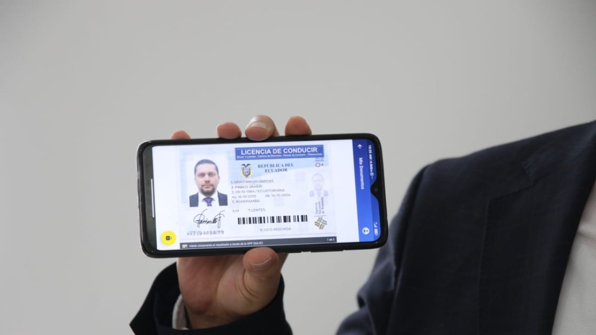 Licencias digitales de conducir ya se dan en Ecuador.