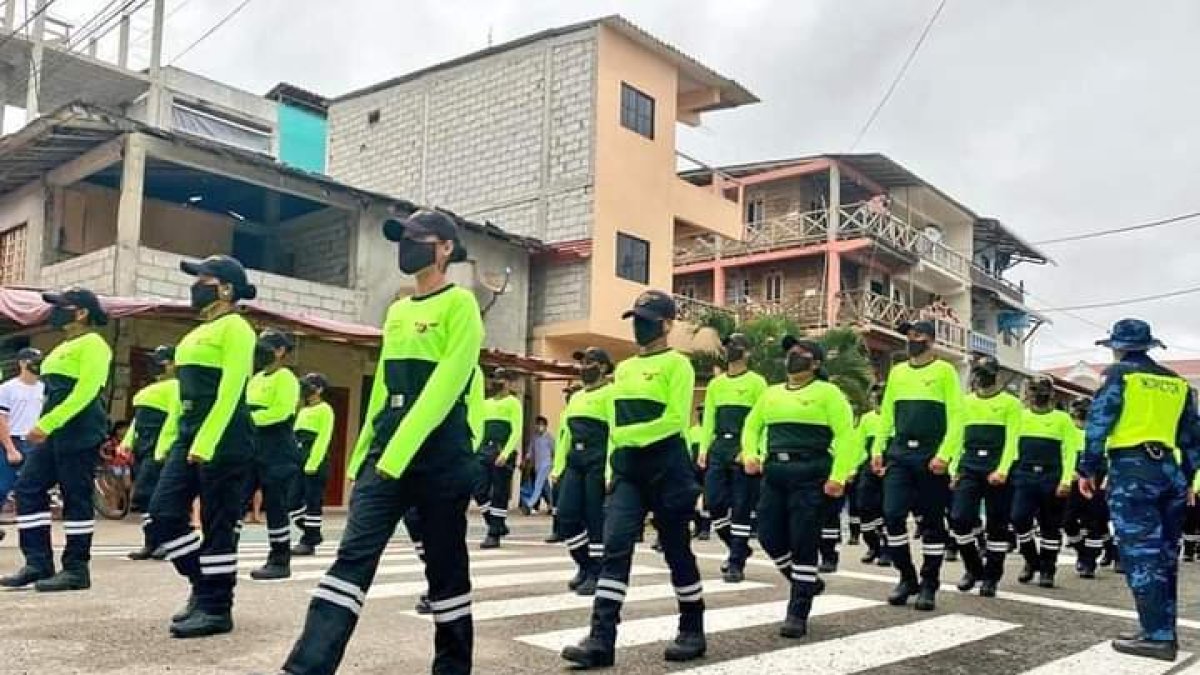 Los agentes voluntarios de Montañita que ahora controlarán el tránsito en el lugar.