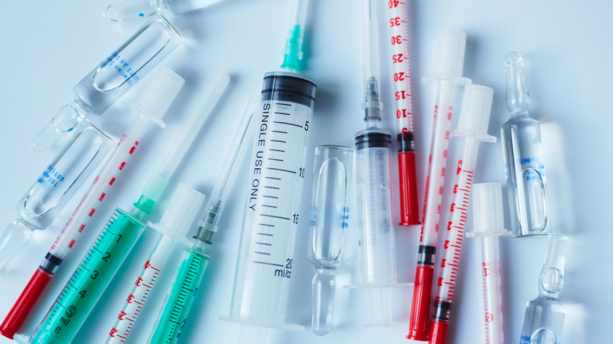 Las vacunas se empezarán a suministrar desde finales de enero próximo.