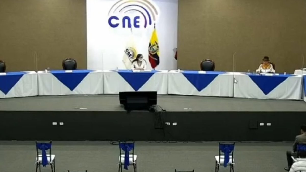 Así lució el pleno del CNE la tarde de este 11 de diciembre con la ausencia de tres de sus cinco integrantes.