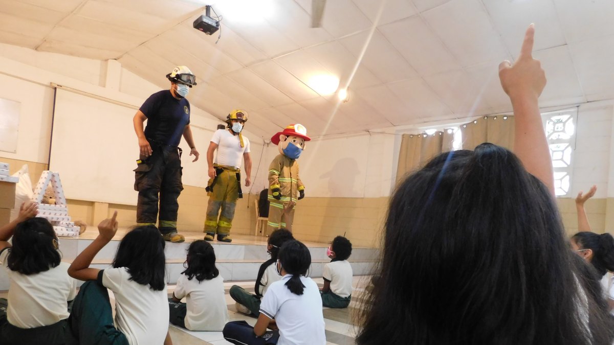 Hecho. En la actividad participaron también bomberos voluntarios.