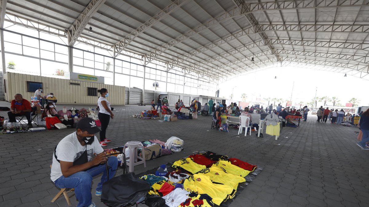 Orellana. En el primer sábado, por la mañana, hubo pocos clientes.