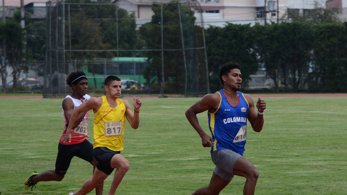 Destacado. Álex Quiñónez (d) mostró solvencia para obtener la medalla de oro.
