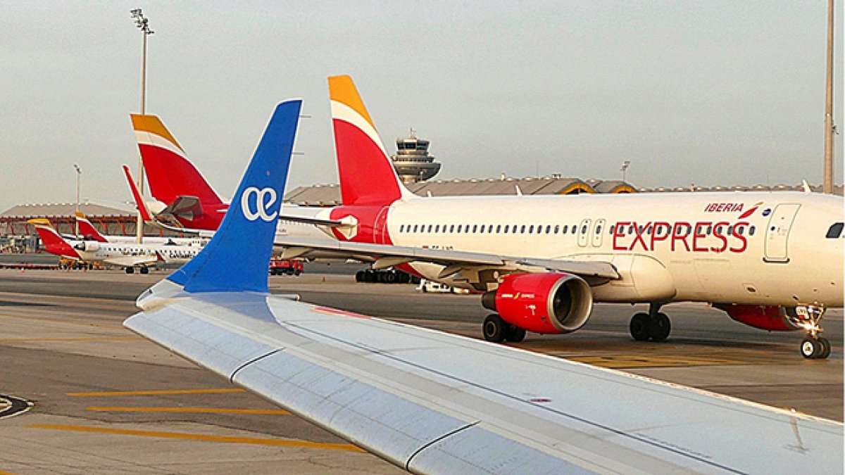 Desde el inicio de la pandemia de la covid-19, Iberia redujo la conectividad con el país andino, con cinco vuelos de repatriación entre marzo y abril de 2020.