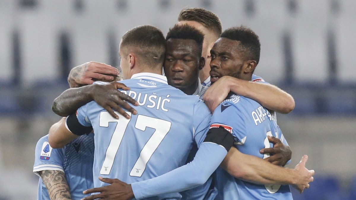 Lazio, el club donde milita Felipe Caicedo (c), ya conoce la suerte que le deparó el sorteo de la Champions.