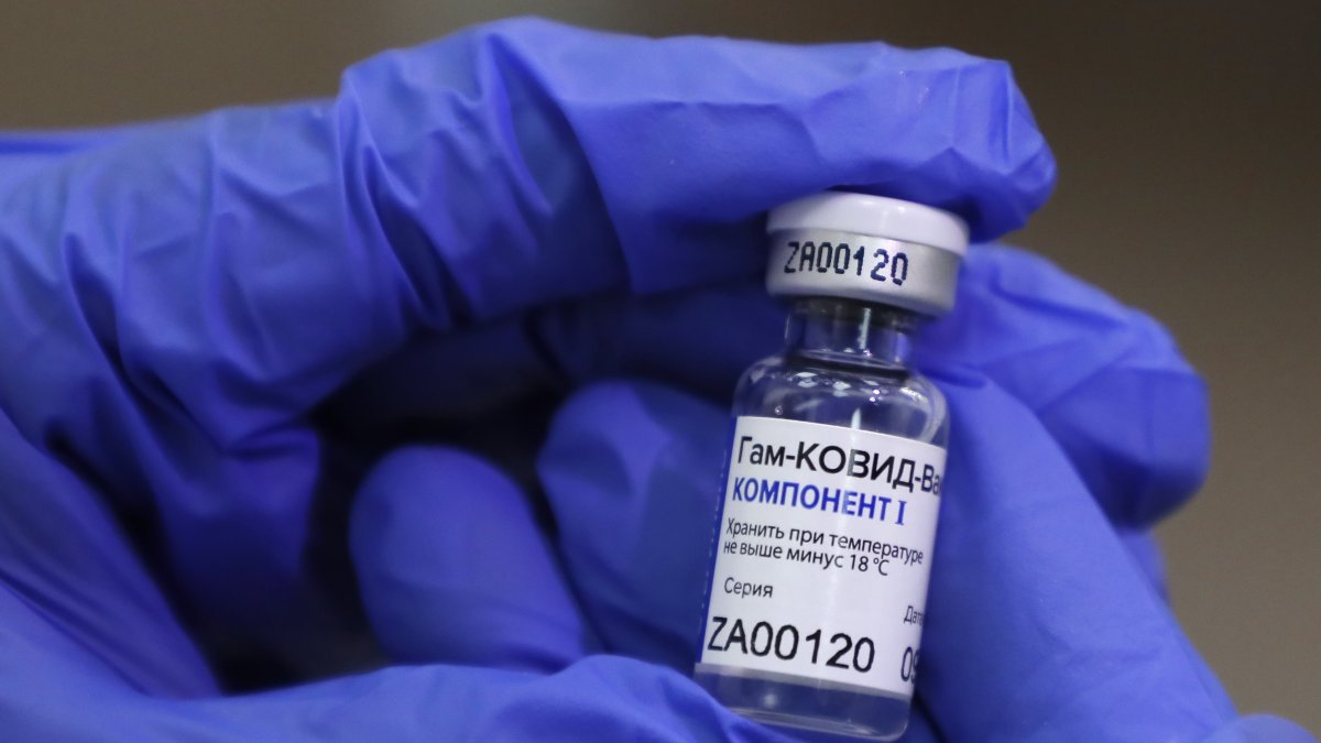 La Sputnik V muestra eficacia del 91,4 % en tercera fase de ensayos clínicos.