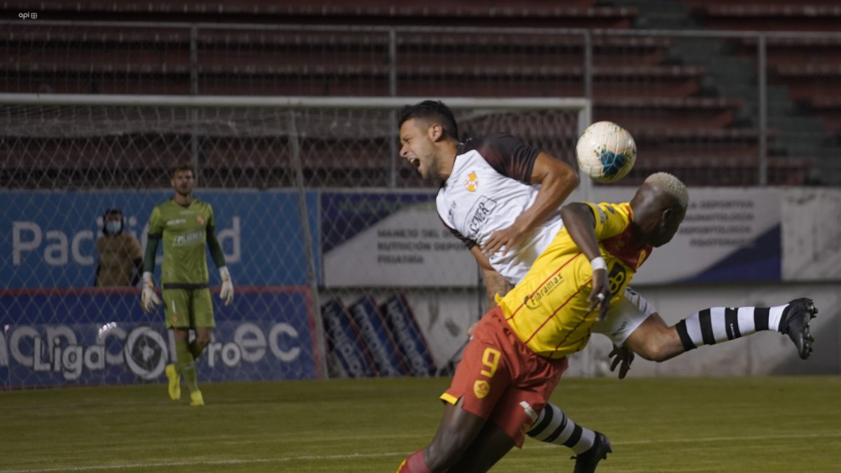 El resbalón que Barcelona sufrió ante Aucas le dio vida a Emelec y a Liga de Quito.