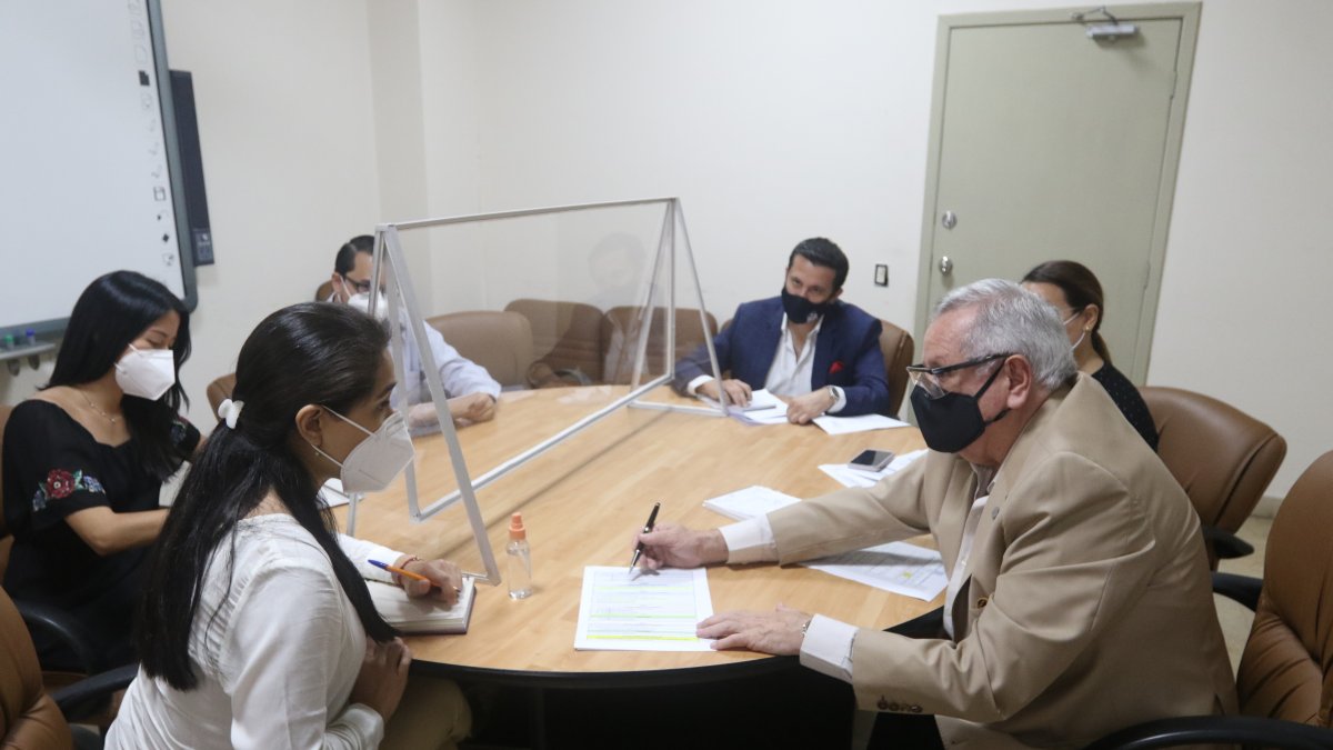 Roberto Passailaigue y su equipo de trabajo planifican a diario los planes de la entidad que dice haberlos cumplido casi en su totalidad.