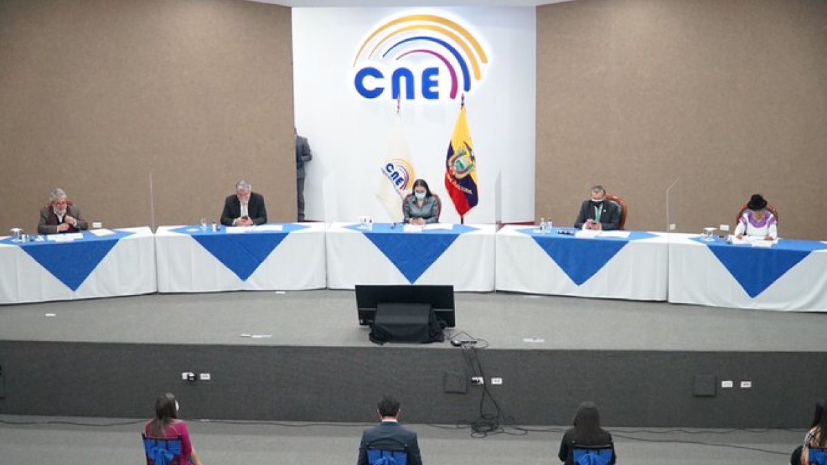 Luego de tres intentos fallidos, el pleno del CNE logró tener quórum este 14 de diciembre para aprobar la resulución.
