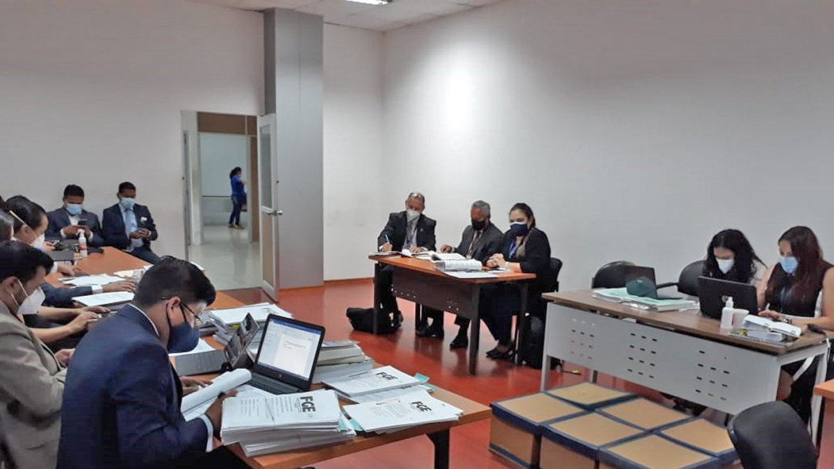 Diligencia. La audiencia preparatoria de juicio por presunto peculado contra Salcedo se suspendió. Se reanudará en 2021.