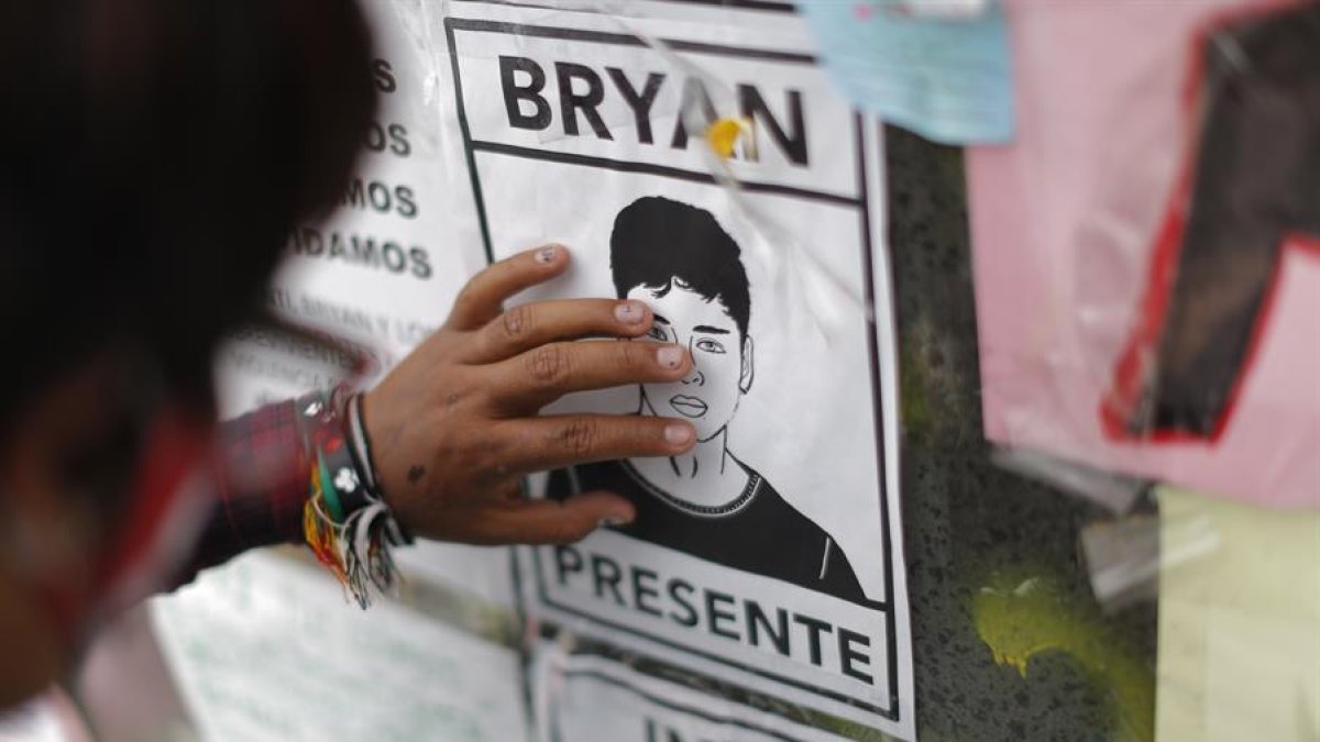 Los peruanos exigen dar con los responsables de la muerte de los jóvenes Inti y Bryan.