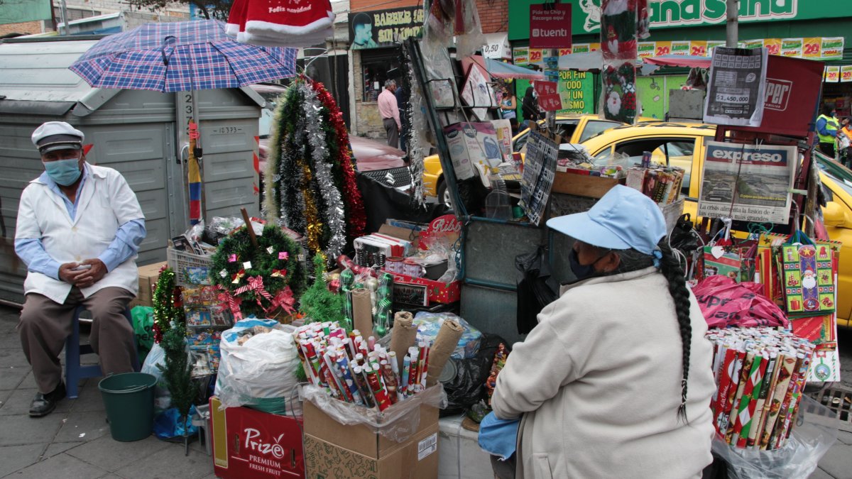 Comerciantes se quejan de que, pese a la reactivación, los artículos para la Navidad no tienen acogida.