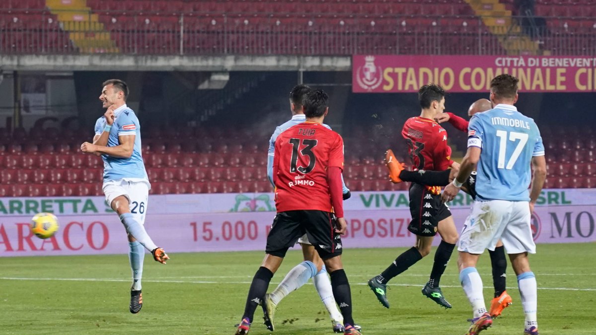 La Lazio y el Benevento se complicaron en la tabla tras la igualdad