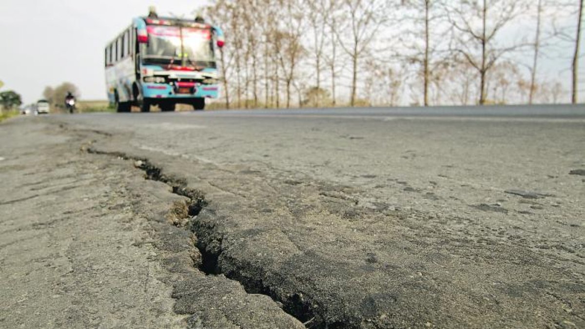 En octubre de 1998, la Prefectura firmó un acuerdo con Concegua y Conorte, para la reconstrucción y administración de 640 kilómetros de carreteras de la provincia durante 20 años. Las obras no se visualizaron.