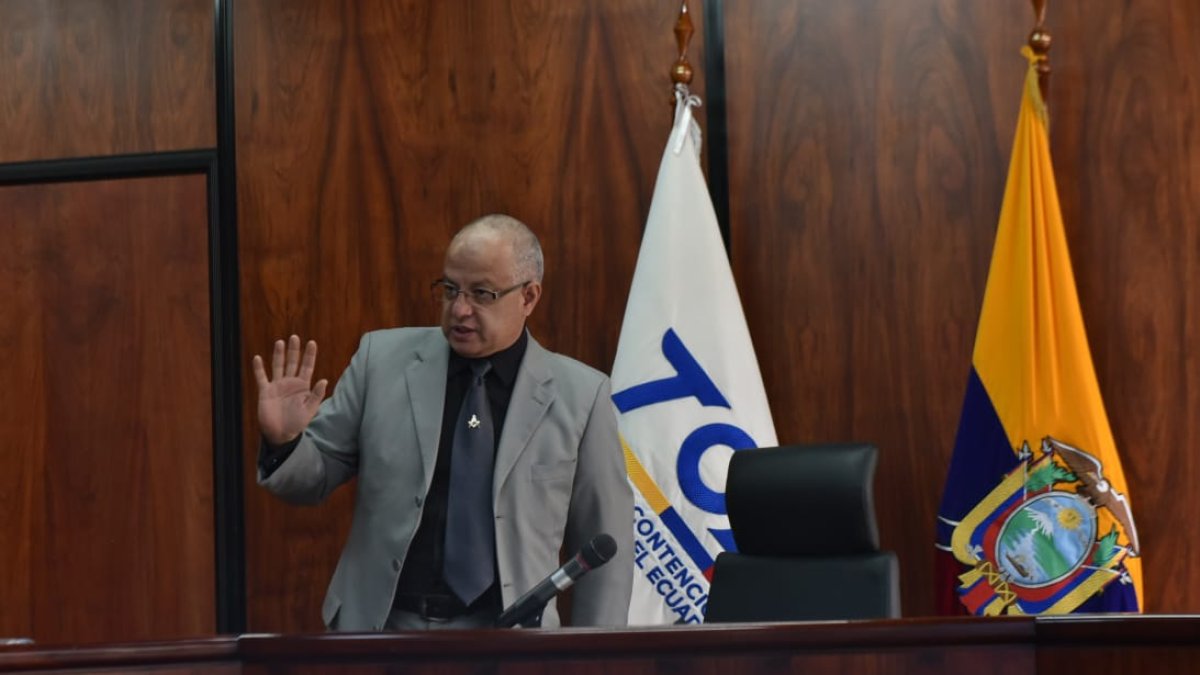 El presidente del TCE, Arturo Cabrera, considera que el único responsable por las demoras en la calificación de candidaturas es el CNE.