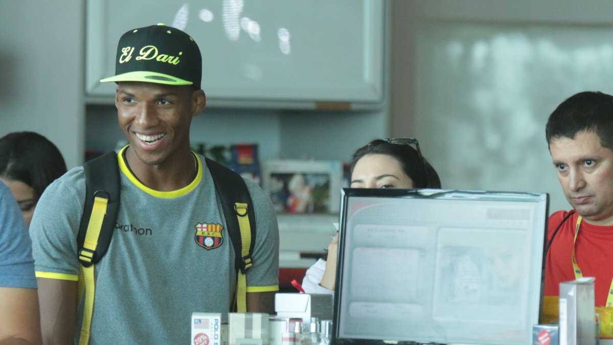 Darío Aimar es uno de los titulares de la zaga del Barcelona.