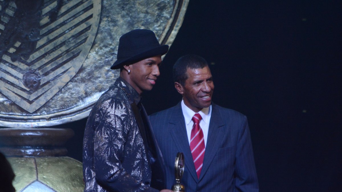 Darío Aimar (i) ha recibido algunos reconocimientos durante su carrera.