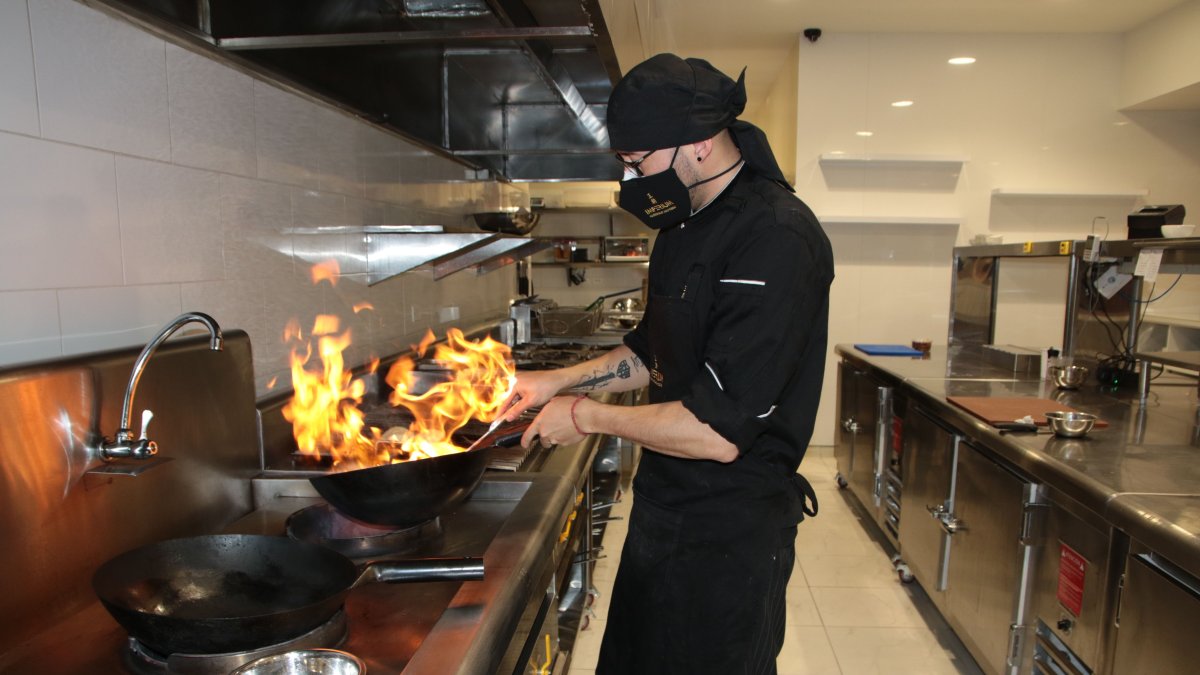 El menú tomó tres meses en elaborarse. El chef Juan Pablo Mantilla lidera la cocina.





Agencia (ag-extra ag-expreso ag-quito)