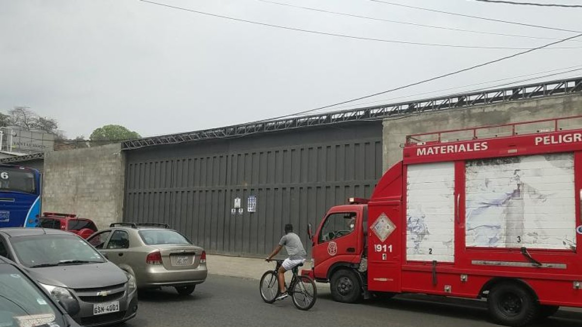La emergencia se registró el lunes por la tarde. Bomberos arribaron a la empresa.