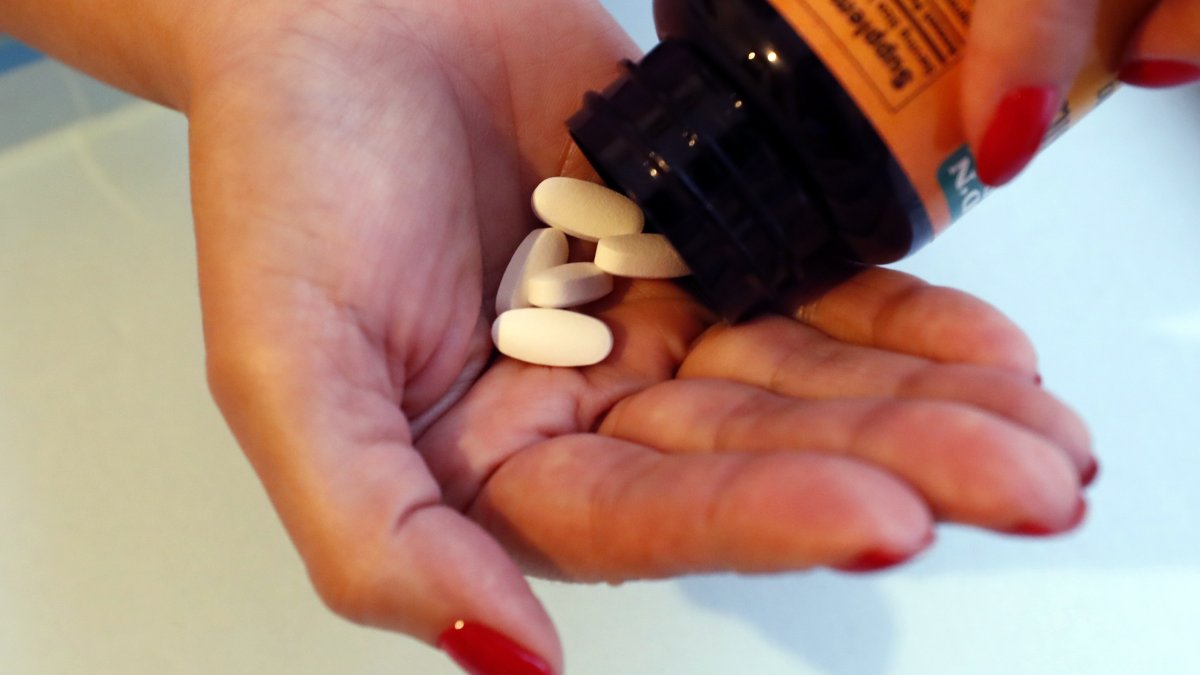 Fotoilustración de medicamentos de venta libre el 9 de diciembre de 2020 en Bogotá (Colombia).