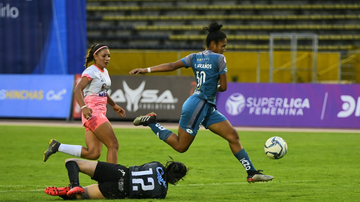 Nayeli Bolaños fue una de las figuras de El Nacional y marcó el segundo gol de las Guerreras ante Ñañas.