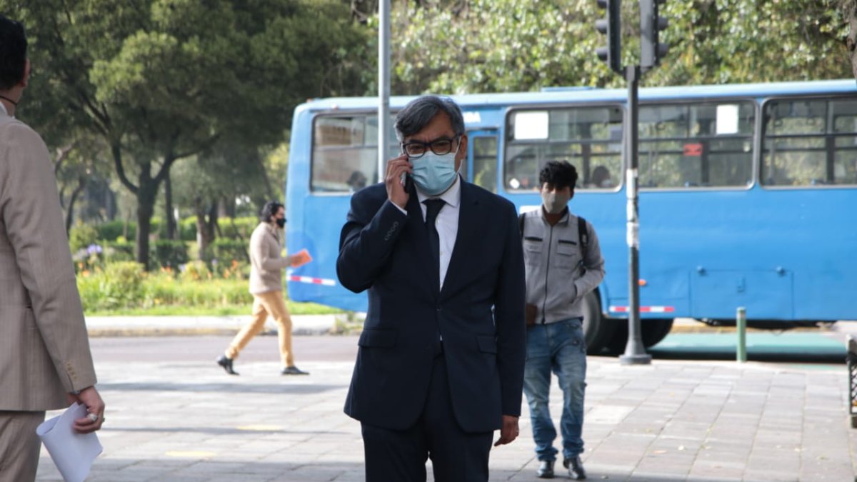 Defensa. Paúl Ocaña es uno de los abogados que defienden a los procesados por el caso de homicidio el 30S.