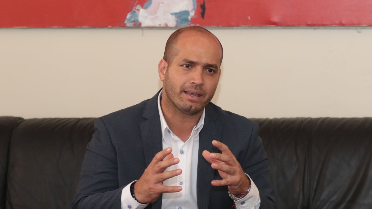 Agustín está en un coma inducido, ya que era necesario someterlo a respiración mecánica invasiva.