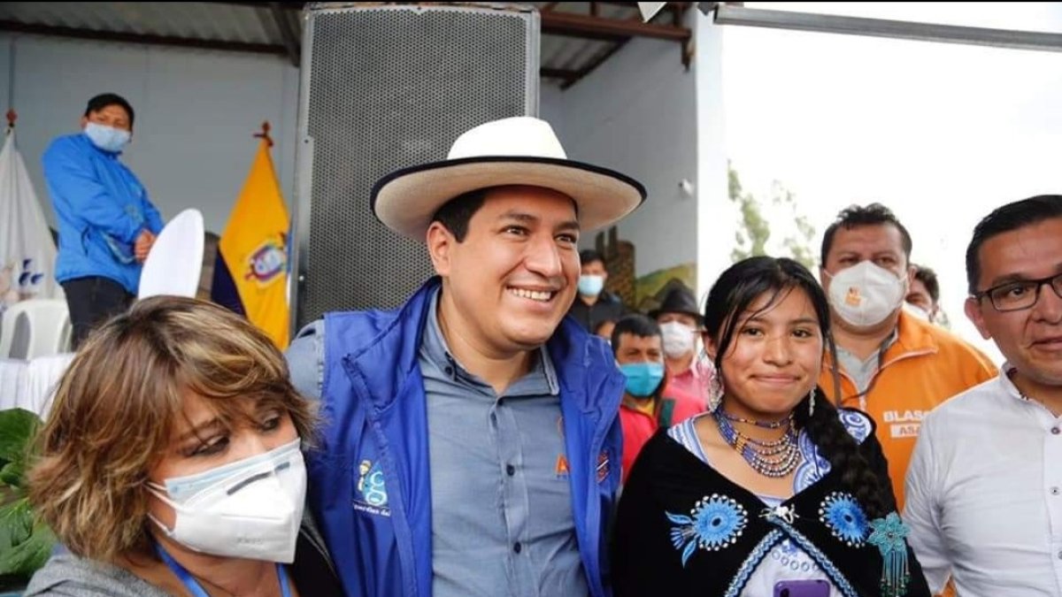 Candidato. La sonrisa de diseño es un producto de mercadeo que el delfín del Rafael Correa se calza con el mismo automatismo que el sombrero.