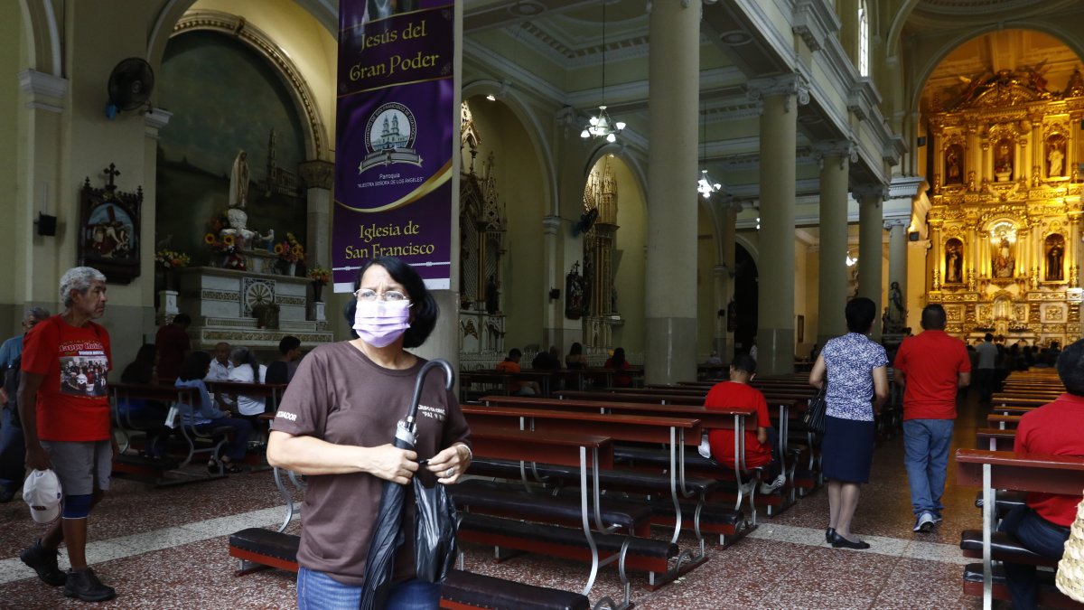 Misa.- En la iglesia católica se mantiene el aforo reducido, para evitar el riesgo de contagio a coronavirus.
