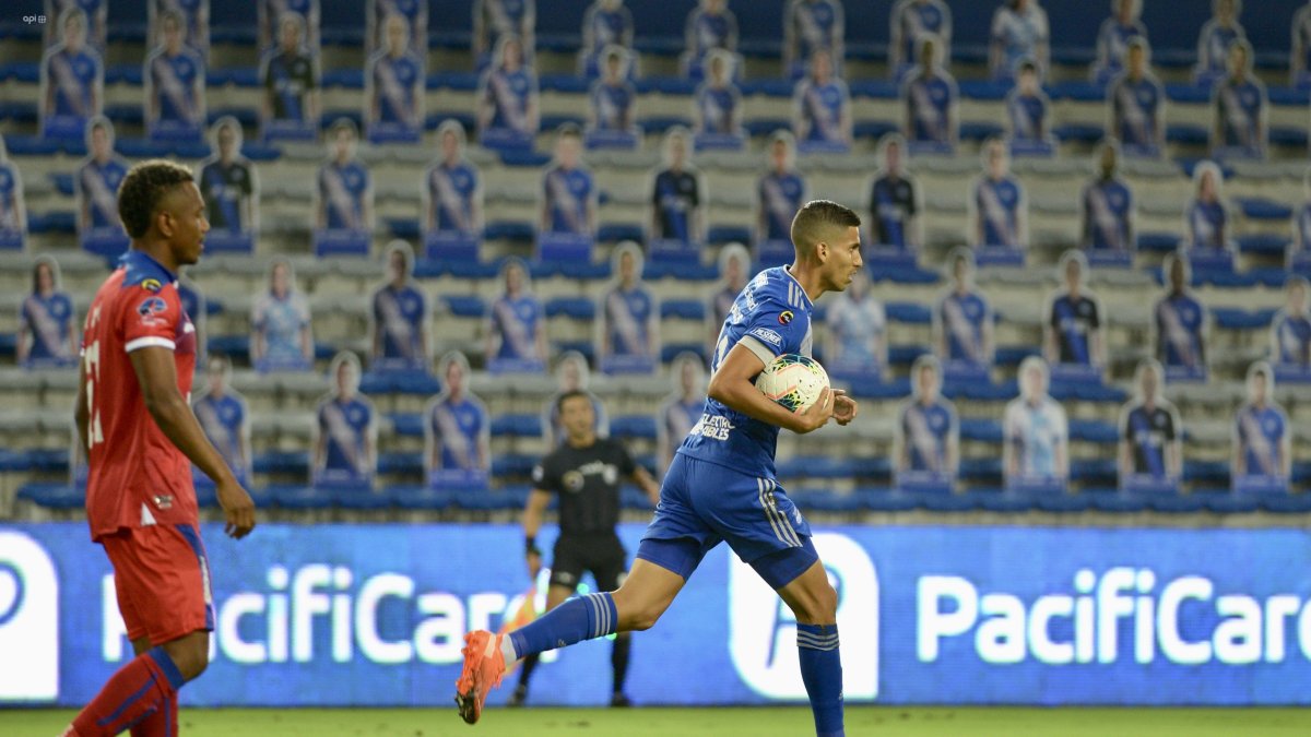 José Francisco Cevallos celebra uno de sus goles frente al Olmedo en el Capwell.

FOTOS API