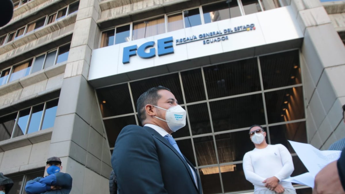 El asambleísta Aleaga pide que la fiscal Diana Salazar se excuse para que pueda iniciar la investigación en su contra.