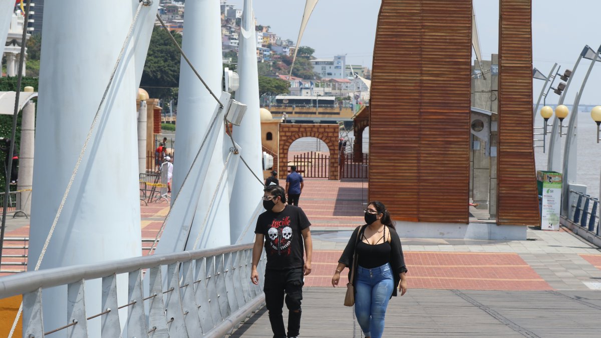 El malecón 2000 es uno de los que se cierran al público hoy.