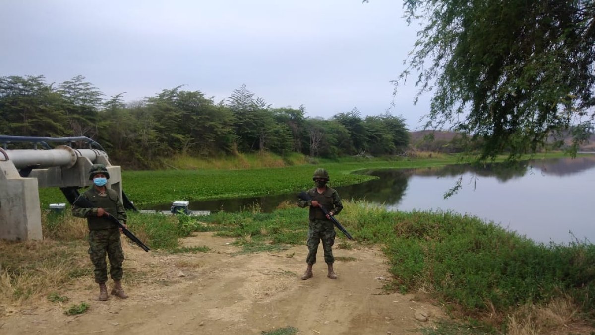 Los militares custodian los canales del trasvase