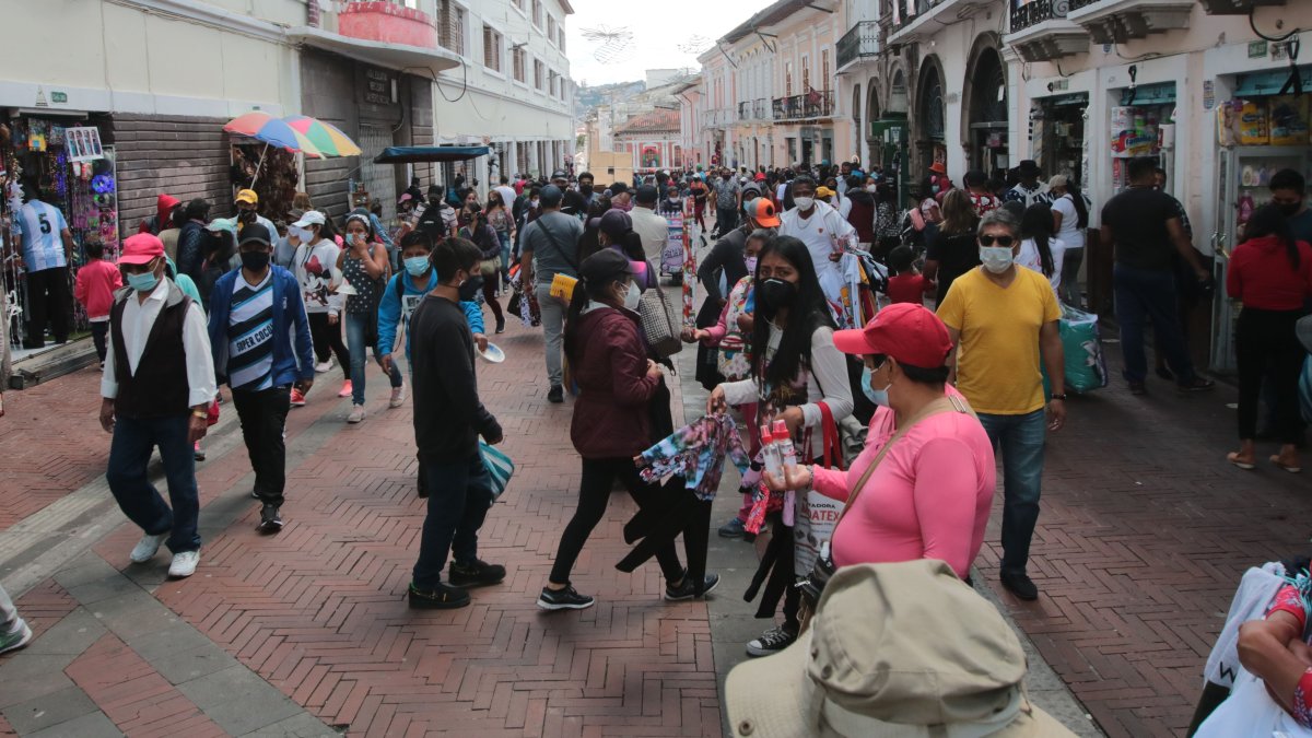 Comercio y actividades en el centro de Quito.