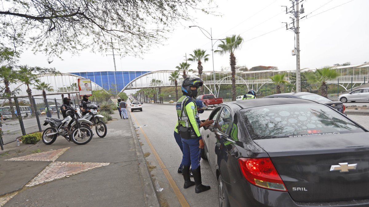 La restricción vehicular fue una de las medidas dispuestas por el COE Nacional.