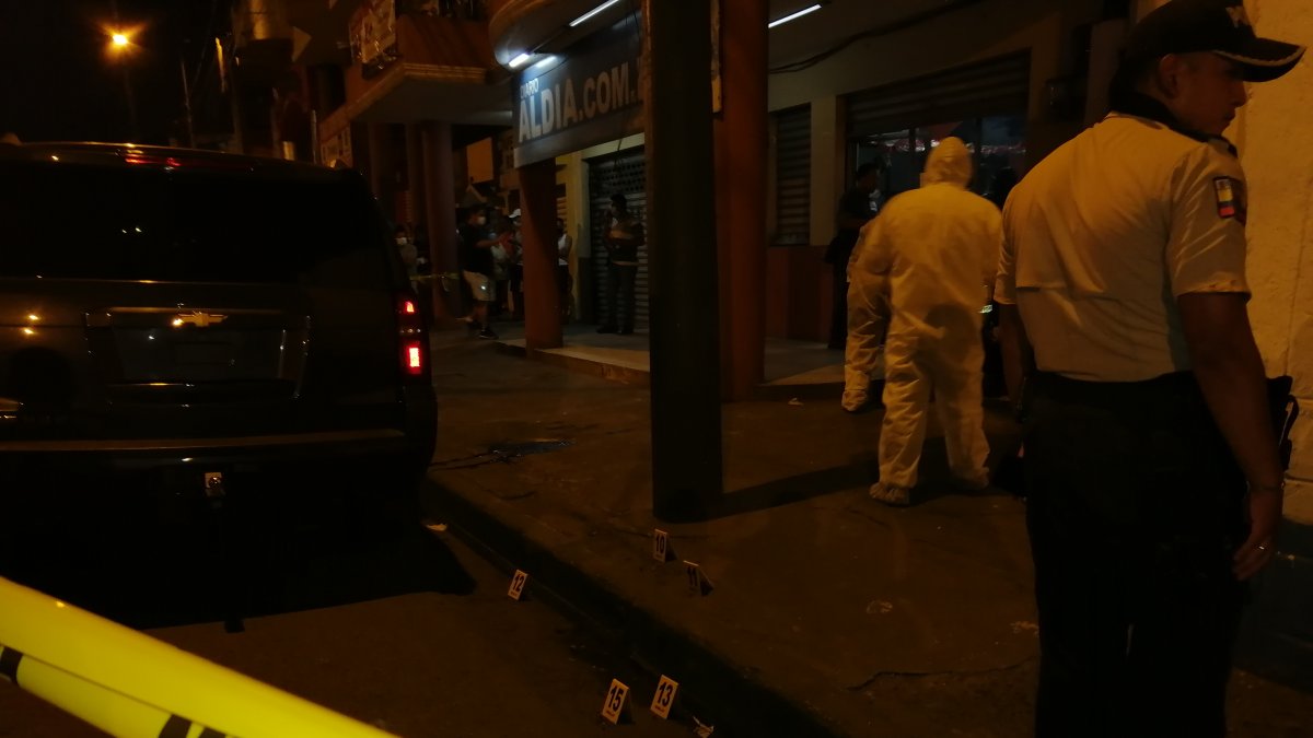 Mendoza recibió una ráfaga de tiros la noche del lunes 21 de diciembre de 2020, al salir de un medio de comunicación en la provincia de Los Ríos.