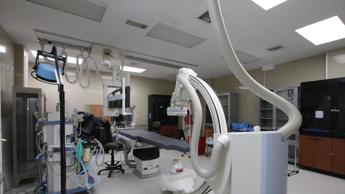 El angiógrafo que quedó inutilizable porque terminó su vida útil, según la administración del hospital Teodoro Maldonado Carbo.