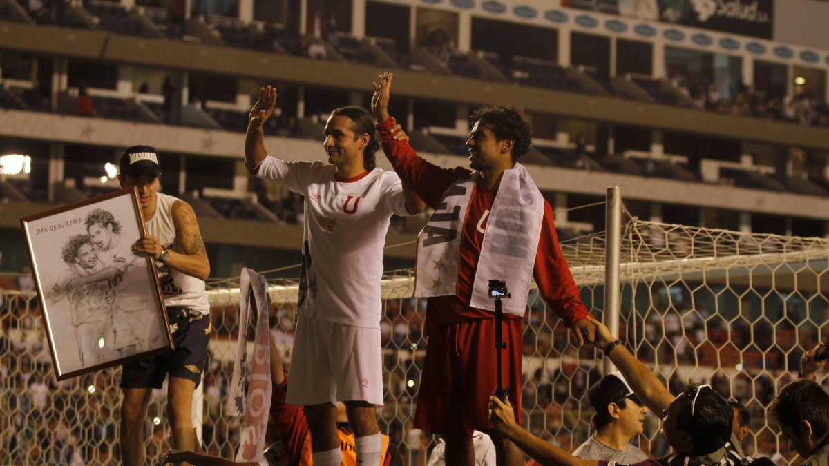 Paúl Ambrossi (izquierda) tuvo una larga trayectoria con Liga de Quito. Fue campeón de la Libertadores en 2008.