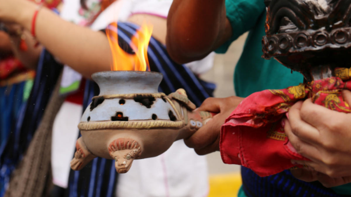 La Constitución de la República del Ecuador garantiza las prácticas de salud ancestral y tradicional mediante su reconocimiento.