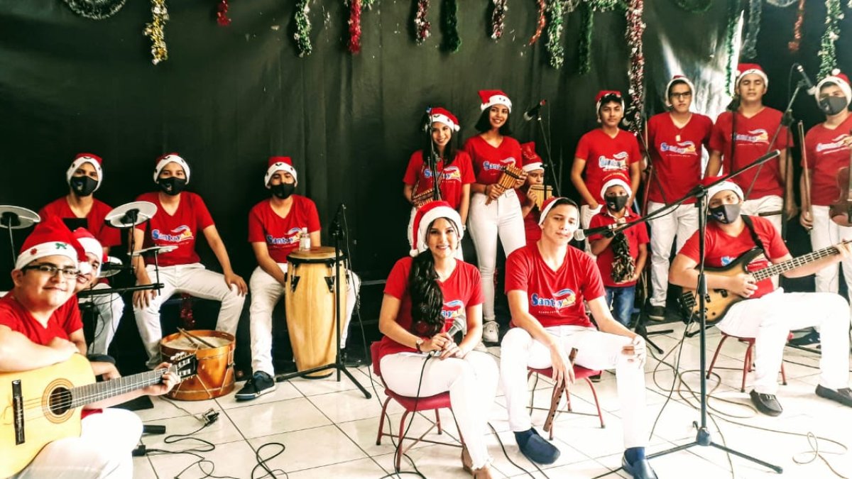 Grupo de música andina toca esta noche en un concierto navideño on-line.