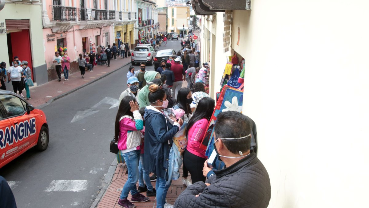 Hay veredas tan angostas en las que es complicado mantener el distanciamiento